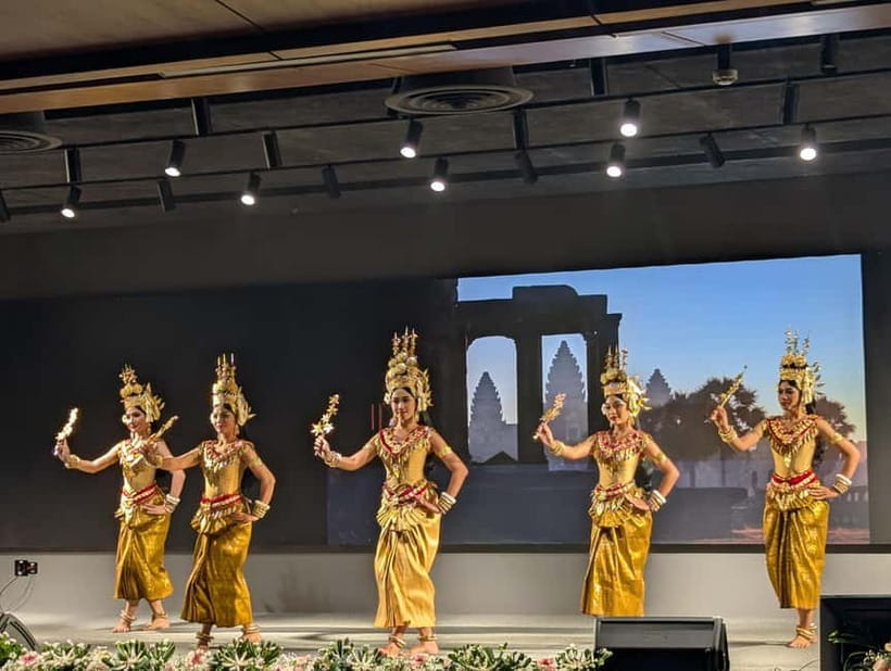 A Night To Remember: Apsara Dance Show with Buffet Dinner - A Buffet With Khmer and International Choices