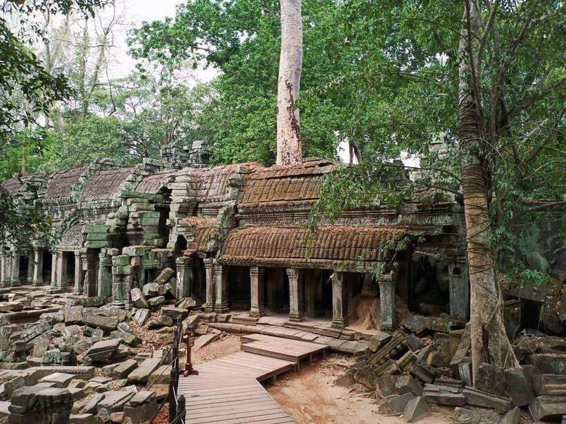 A Small Sharing Tour to Angkor Temples - Walking, clothing, and daily comfort