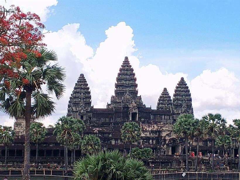 A Small Sharing Tour to Angkor Temples - Starting in Siem Reap and reaching Angkor Wat