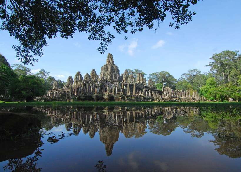 Amazing Cambodia 5 Days Private Tour Phnom Penh & Siem Reap - Flying to Siem Reap and entering Angkor