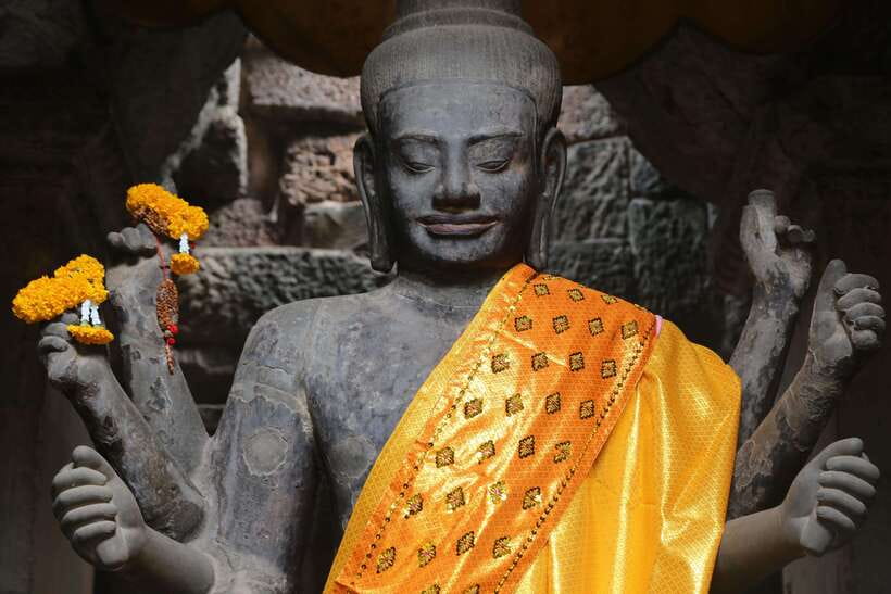 Amazing Cambodia 5 Days Private Tour Phnom Penh & Siem Reap - Tonle Sap gives the temples a wider setting