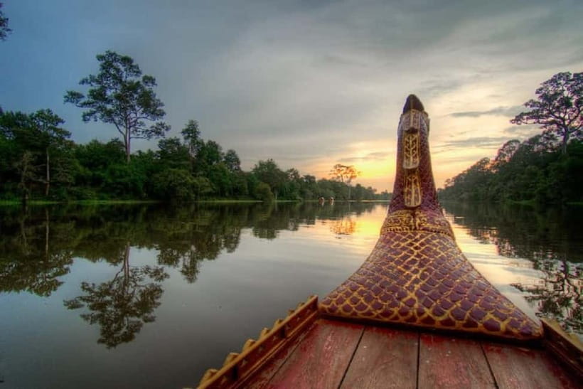 Angkor Bike tour & Gondola Sunset Boat - Rice fields, family plots, and the Siem Reap countryside