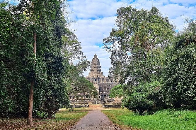 Angkor Explorer by Cambodiajeep - The guide and driver can shape the day