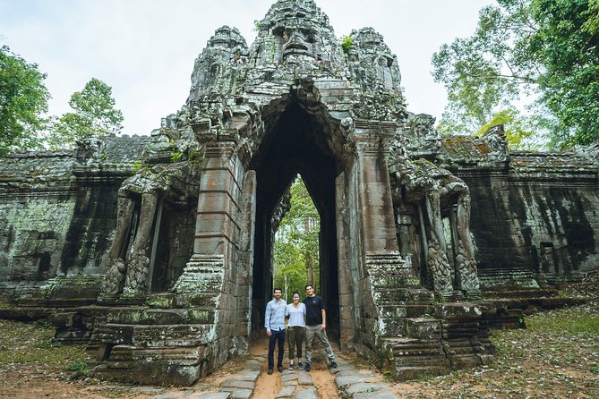 Angkor Jeep Tour Discovery - Inclusive Lunch - Srah Srang lunch, a welcome pause by the water