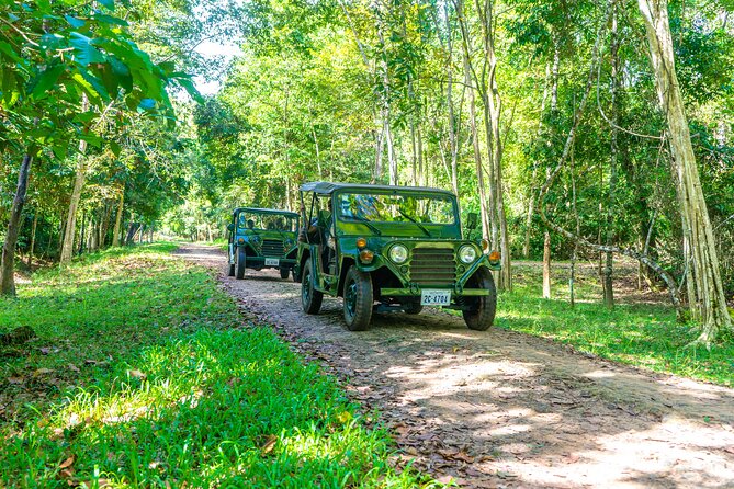 Angkor Jeep Tour Discovery - Inclusive Lunch - Bayon’s stone faces and the value of a good guide