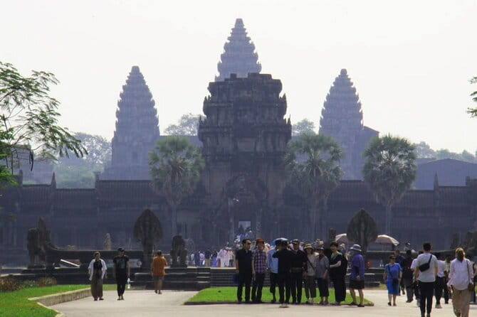 Angkor Sunrise Adventure Private Tour - Thommanon: a small temple with careful detail