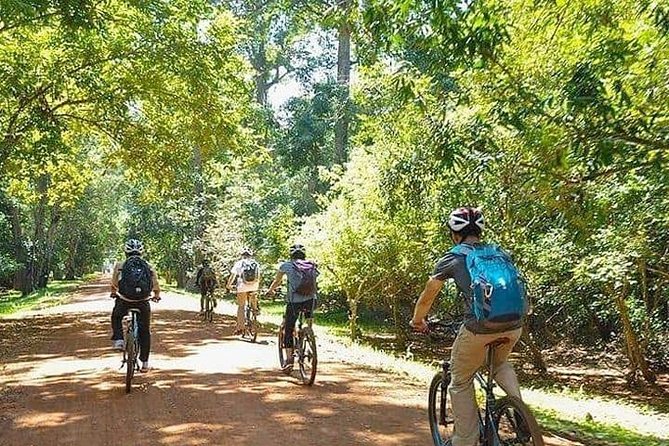 Angkor Sunrise Bike Tour with Breakfast & Lunch - Breakfast and lunch by the temples