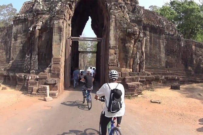 Angkor Temple Bike Tour from Siem Reap Inclusive of Lunch - Why a bicycle works well at Angkor