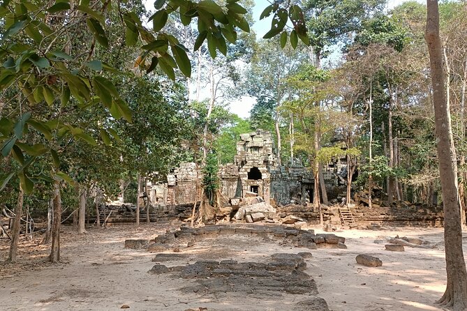 Angkor Temples Highlights: 2-Day Private Tour with Sunrise - Bayon and its many stone faces