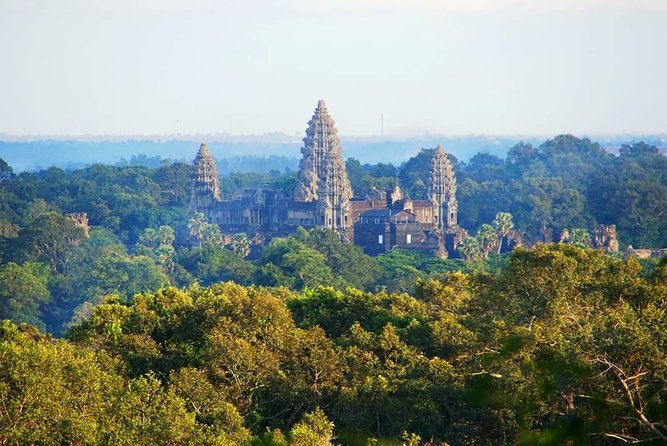 Angkor temples Tour - Angkor Wat: begin with the great monument