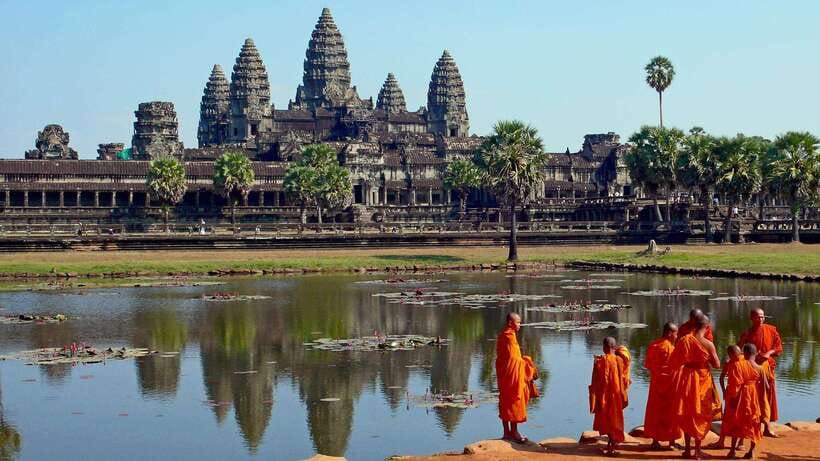 Angkor Wat: 2-Day Sunrise and Floating Village Tour - A two-day plan that covers temples and Tonle Sap