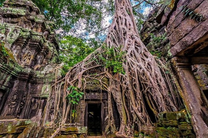 Angkor wat and Small group temples Full day tours - Bayon Temple and its famous stone faces