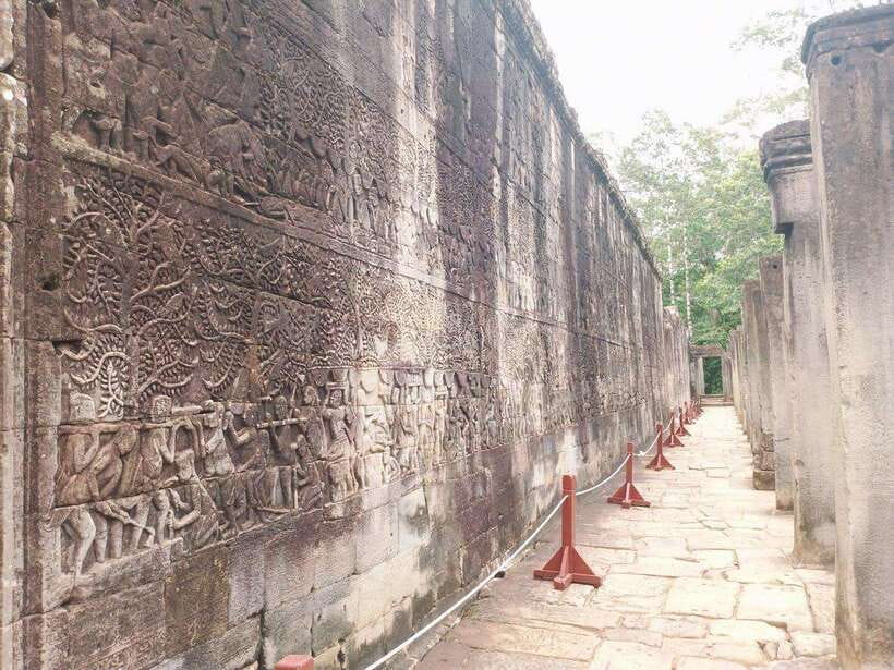 Angkor Wat, Angkor Thom, and Ta Prohm Day Trip with Sunset - How the guide affects the experience