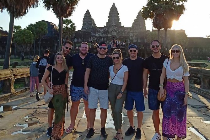 Angkor Wat, Banteay Srei, Ta Prohm & Angkor Thom - The guide can shape the day