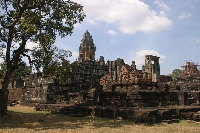 Angkor Wat Cycling Tour - Ta Prohm: tree-covered ruins and a two-hour visit