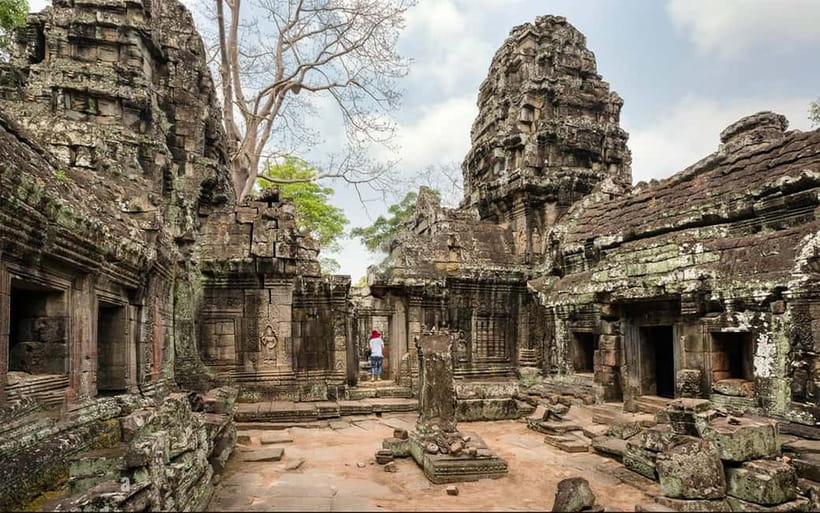 Angkor Wat: Full-Day Guided Sunset Tour - Bayon and Angkor Thom: faces in the stone