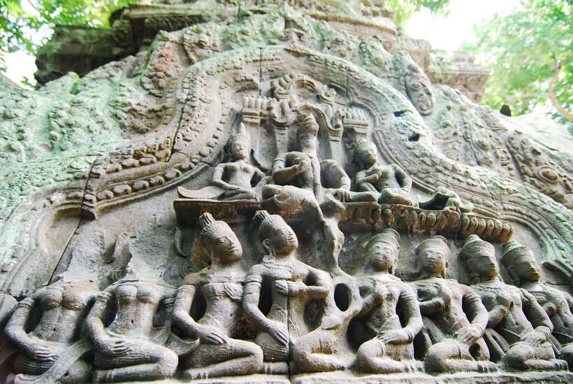 Angkor Wat Full-Day Private Tour with Sunrise - Bayon and the smiling stone faces