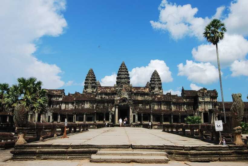 Angkor Wat Full-Day Private Tour with Sunrise - How much history and guidance you get