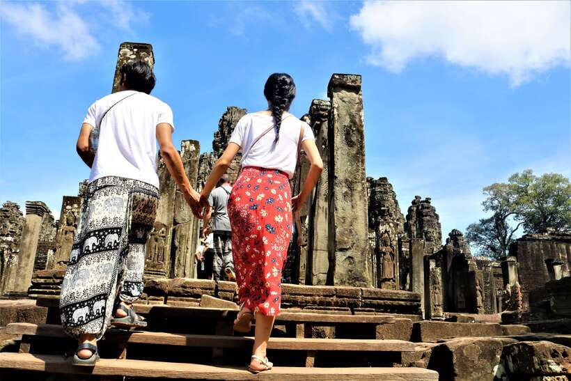 Angkor Wat: Full-Day Temples Small Group Tour - Transport, refreshments, and the small-group advantage