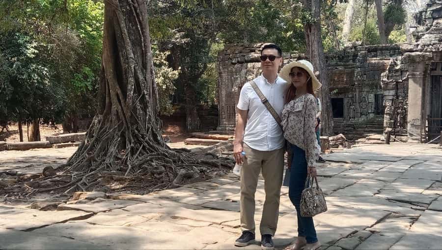 Angkor Wat Guided Joint-in Tour - Bayon Temple and the faces of Angkor Thom