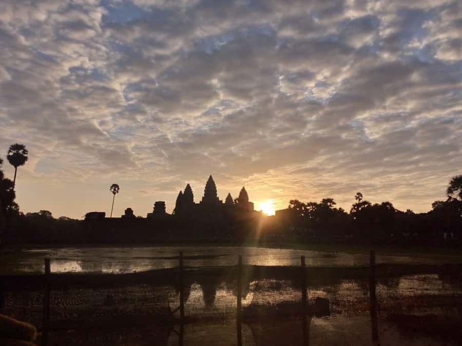 Angkor Wat Guided Joint-in Tour - The guide can shape the whole day