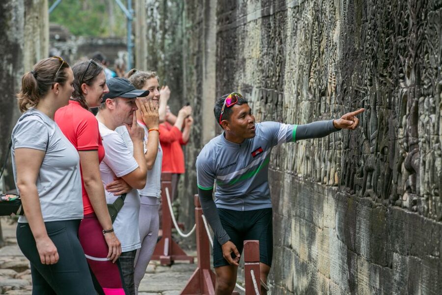 Angkor Wat: Guided Sunrise Bike Tour w/ Breakfast and Lunch - Village paths and daily Cambodian life
