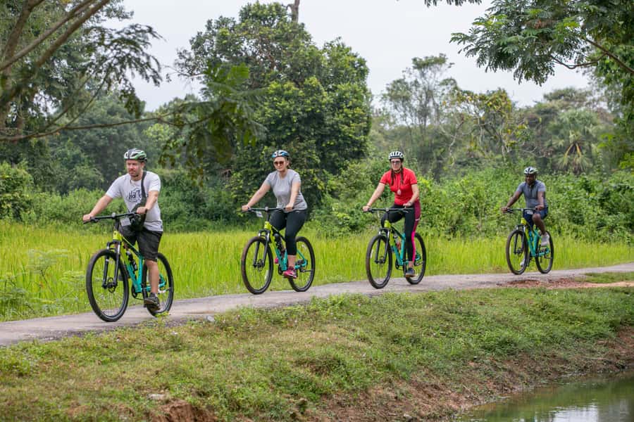 Angkor Wat: Guided Sunrise Bike Tour w/ Breakfast and Lunch - Local lunch and the end of a long morning