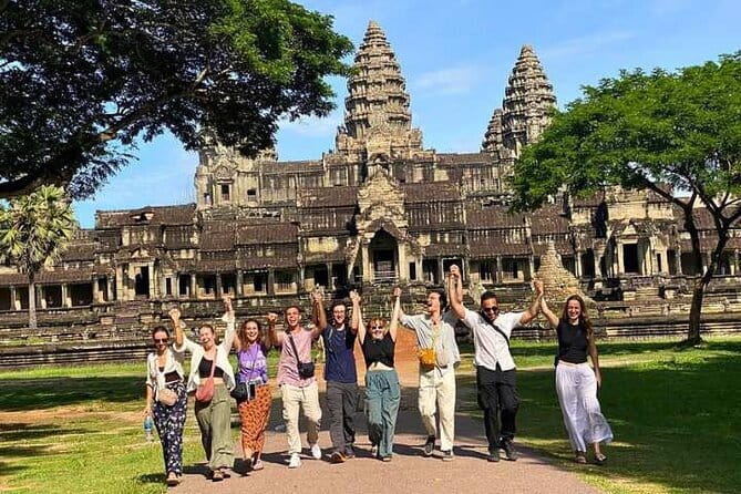 Angkor Wat Highlights 2 Days Tour with Sunrise and Sunset - Day two reaches Banteay Srei and Banteay Samre