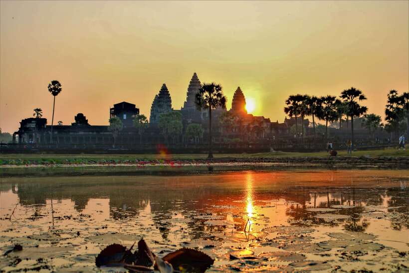 Angkor Wat: Highlights and Sunrise Guided Tour - Angkor Thom, the Victory Gate, and Bayon
