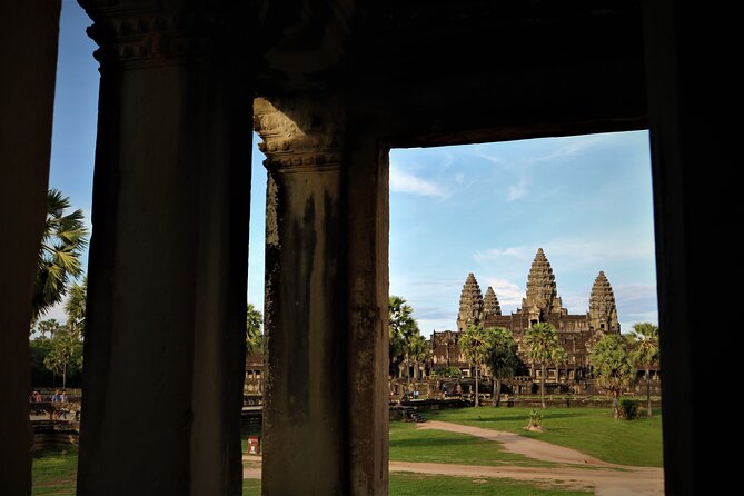 Angkor Wat Highlights and Sunrise Guided Tour from Siem Reap - Angkor Thom South Gate