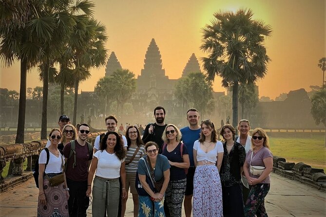 Angkor Wat Highlights and Sunrise Guided Tour from Siem Reap - Watching sunrise at Angkor Wat