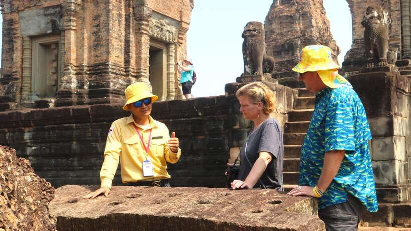 Angkor Wat: Highlights and Sunrise with Spanish Guide - A Breakfast Break Beside Srah Srang
