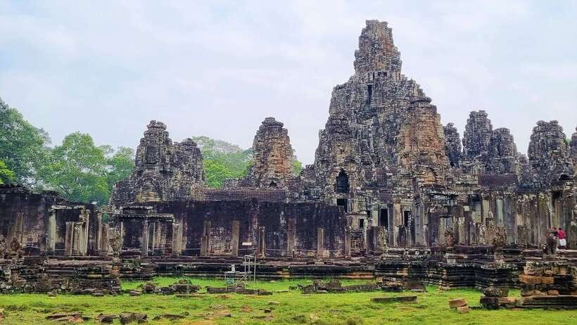 Angkor Wat one Day Private Tour for All Highlight Temples - Lunch beside Srah Srang
