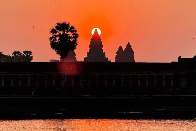 Angkor Wat Photography Adventure - Bayon’s smiling faces and crowded towers