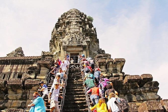 Angkor Wat Private Tour with Sunset Watching - Banteay Kdei offers a quieter contrast