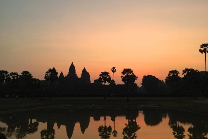 Angkor Wat Private Tour with Sunset Watching - Angkor Wat and the long wait for sunset