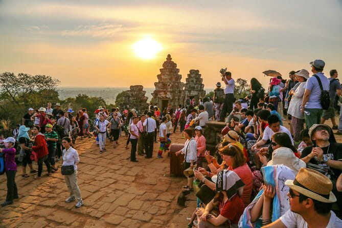 Angkor Wat Private Tour with Sunset Watching - Bayon and Angkor Thom: faces, gates, and royal power