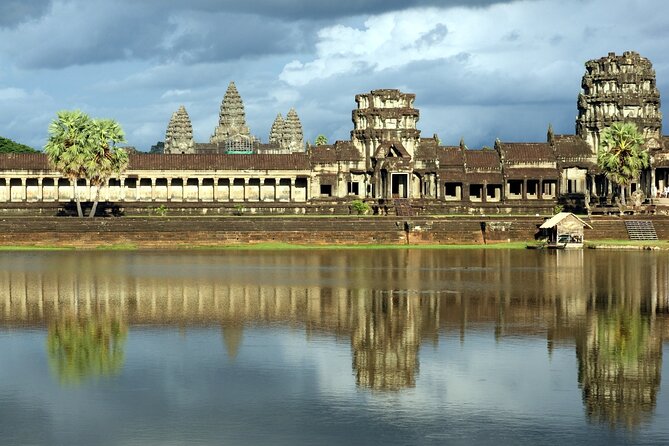 Angkor Wat Shared Tours from Siem Reap Angkor Airport (SAI) - Airport arrival and the first hour