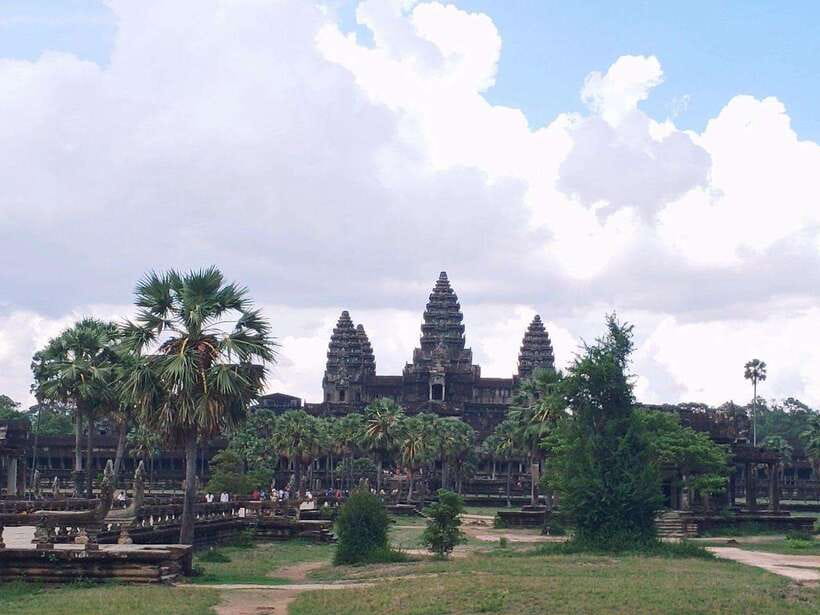 Angkor Wat, Small Circuit Private Tour with Banteay Srei - Ta Keo and the change in temple style