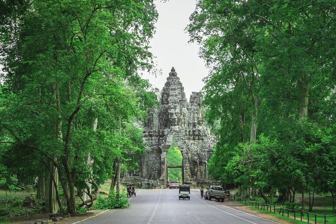 Angkor Wat Small-Group Sunrise Tour from Siem Reap - Bayon and its many stone faces
