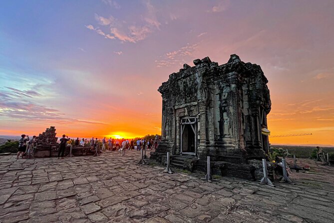 Angkor Wat Small Group Tour and Sunset with Lunch Included - Angkor Thom begins with the South Gate