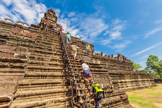 Angkor Wat Small Group Tour Inclusive lunch - Angkor Thom and the silent faces of Bayon