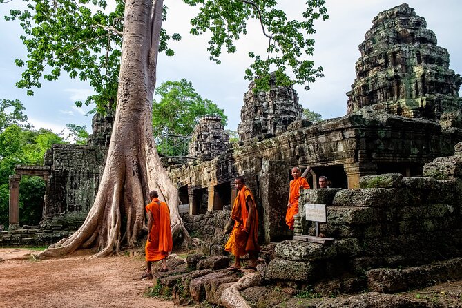 Angkor Wat Small Group Tour Inclusive lunch - The guide can make or break the temple day