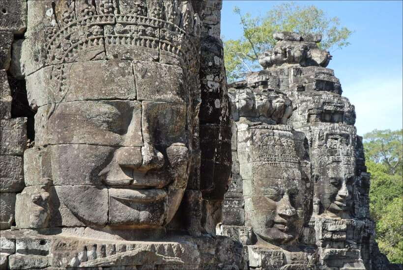 Angkor Wat: Small-Group Tour with Balloon Ride and Lunch - Reading Angkor Wat one gallery at a time