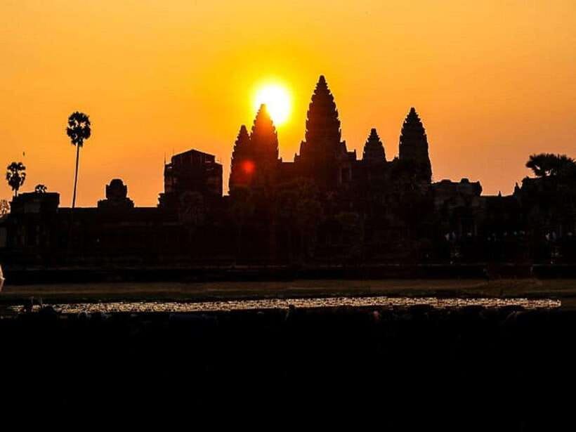 Angkor Wat Small Tour Sunrise With Private Tuk Tuk - Banteay Kdei to finish the circuit