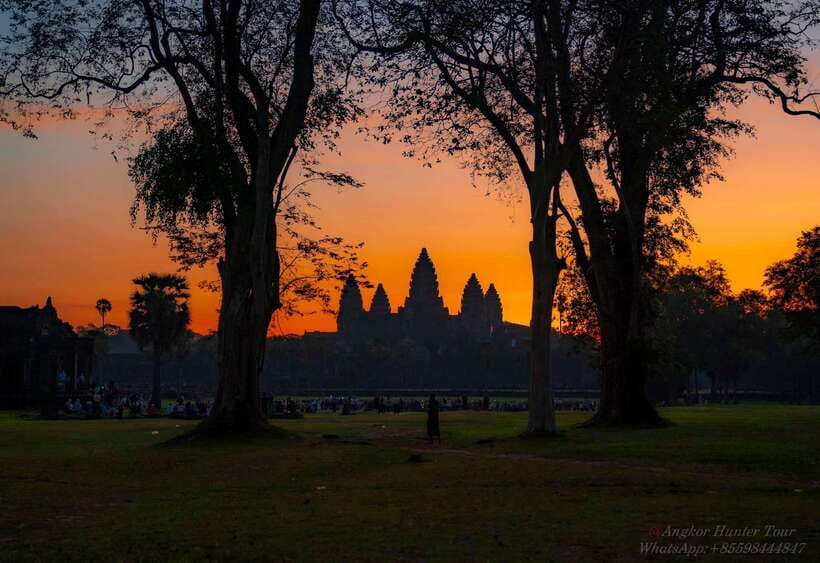 Angkor Wat: Sunrise 2.5 Days with Tonle Sap Lake Tour - Day two: sunrise, Angkor Wat, and Ta Prohm