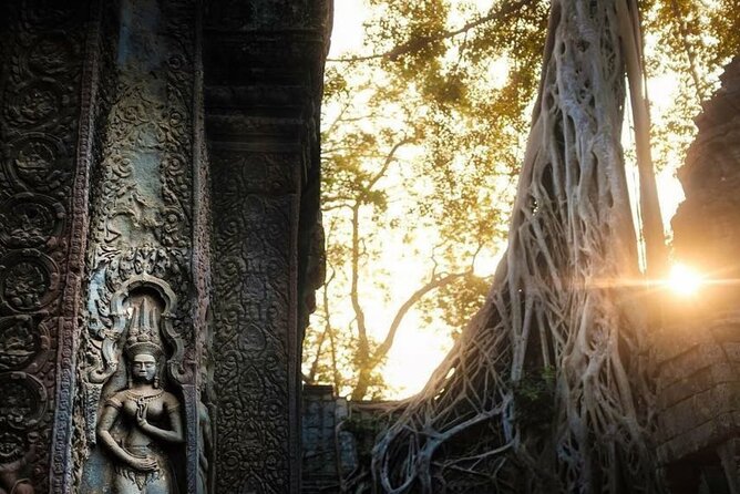 Angkor Wat Sunrise & 3 Main Temples with Breakfast – Small Group - Bayon and the stone faces of Lokeśvara
