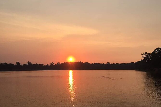 Angkor Wat Sunrise and Tonle Sap Cruise Sunset Tour - Food, extra costs, and what to pack