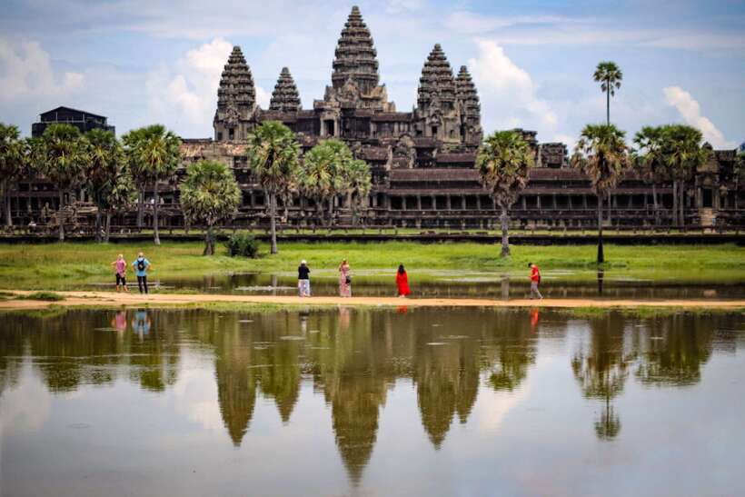 Angkor Wat Sunrise, Banteay Srei, Bayon & Ta Prohm Temple - Transport, guide service, and the heat
