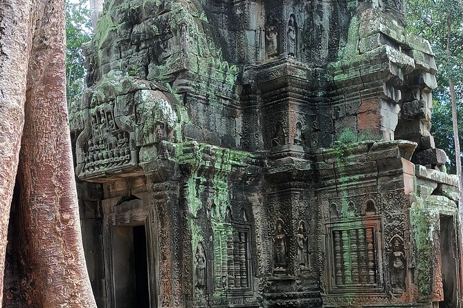 Angkor Wat Sunrise Experience – Ultimate 1-Day Guided Temple Tour - Bayon: stone faces and everyday life